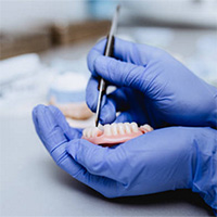 Починка съемного протеза в стоматологии «НИКА-МЕД» в Митино