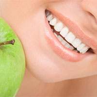 Фотоотбеливание зубов в стоматологии в Митино